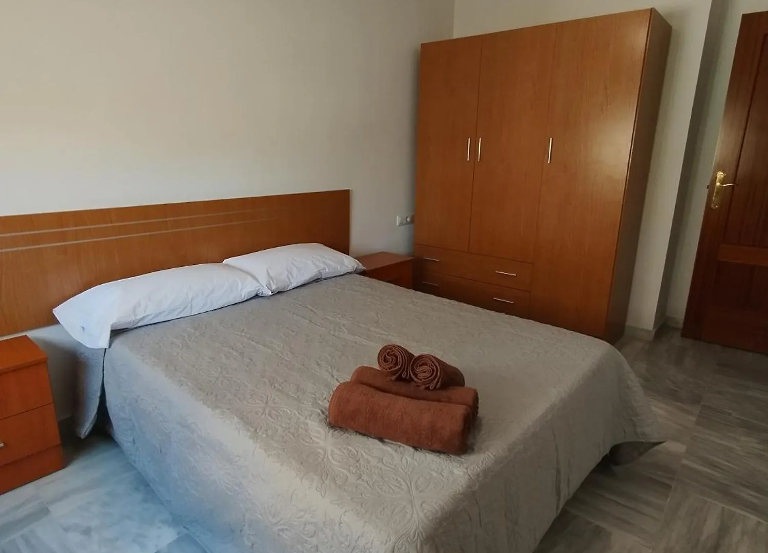 アパート Apartamentos Seneca Junto Al Centro マラガ